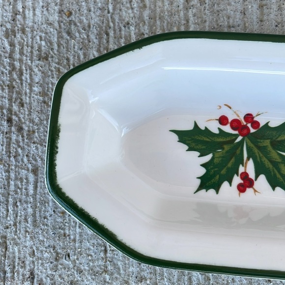 Vintage Holly Berry Christmas Festive Green and White Holiday Dish Soap - Picture 2 of 4